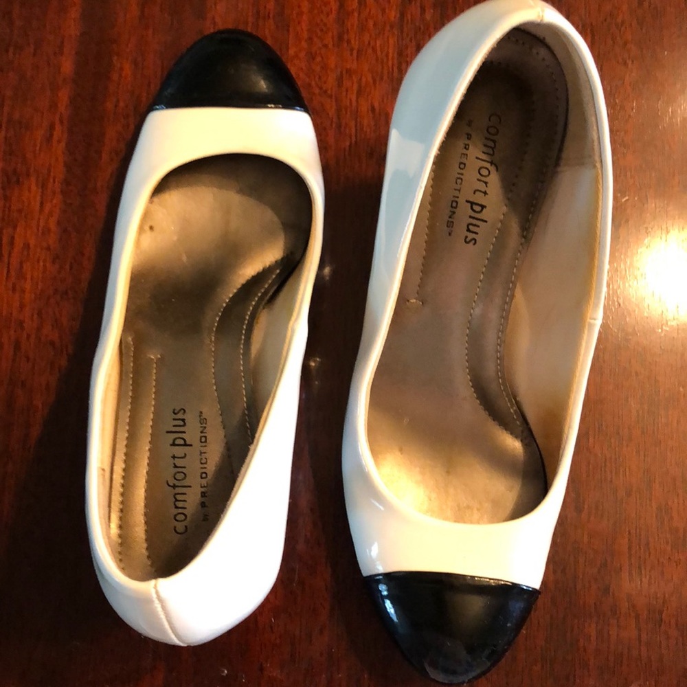 Purse and matching Comfort plus Spectator Pumps size 6